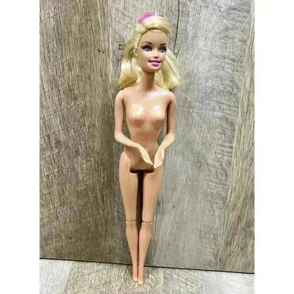 2009 Barbie Doll Articulated Knees Lever on Back Moves Arms Sunglasses Blonde - Picture 2 of 7